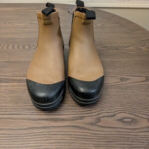 Everlane Tan and Black Rain Boots Size 6